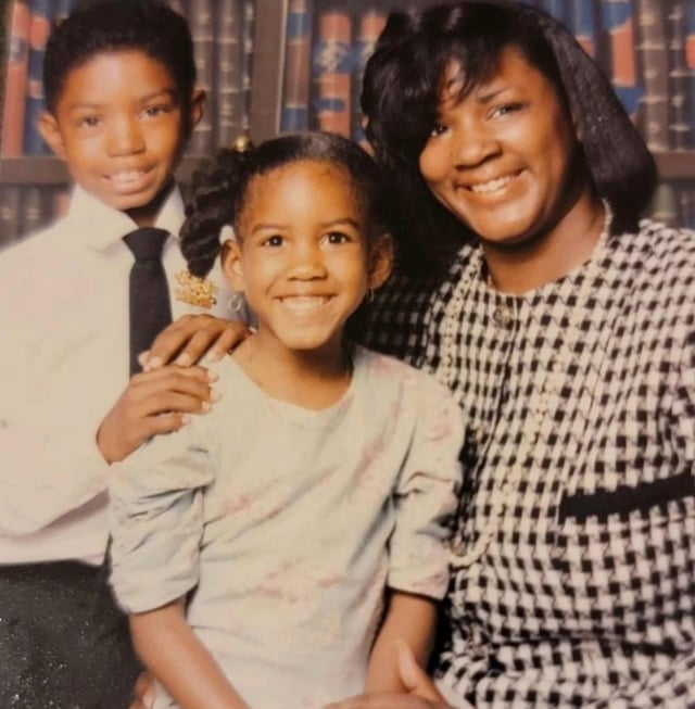 Momma Dee